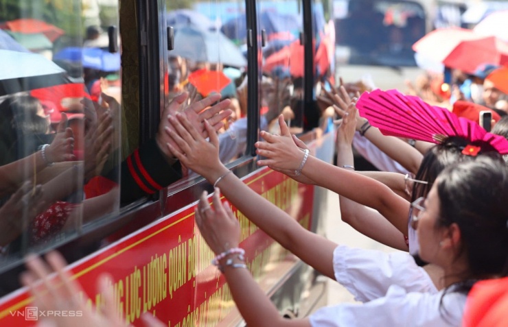 Quân dân bịn rịn sau lễ diễu binh mừng Quốc khánh - 12