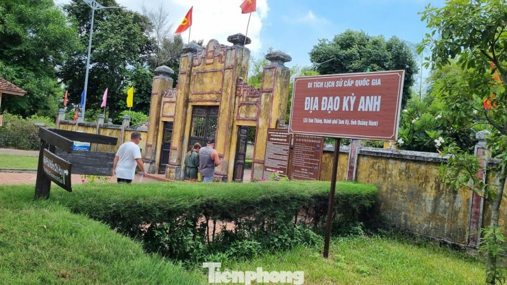 Rất đông du khách tìm đến địa đạo trong lòng đất ở Đà Nẵng - 1