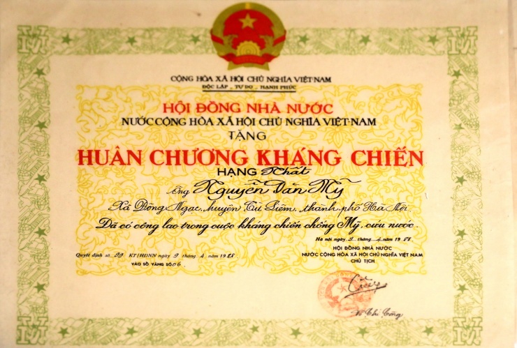 Ông Nguyễn Văn Mỹ vinh dự nhận Huân chương Kháng chiến hạng Nhất vì đã có công trong cuộc kháng chiến chống Mỹ cứu nước. Ảnh: Nhân vật cung cấp