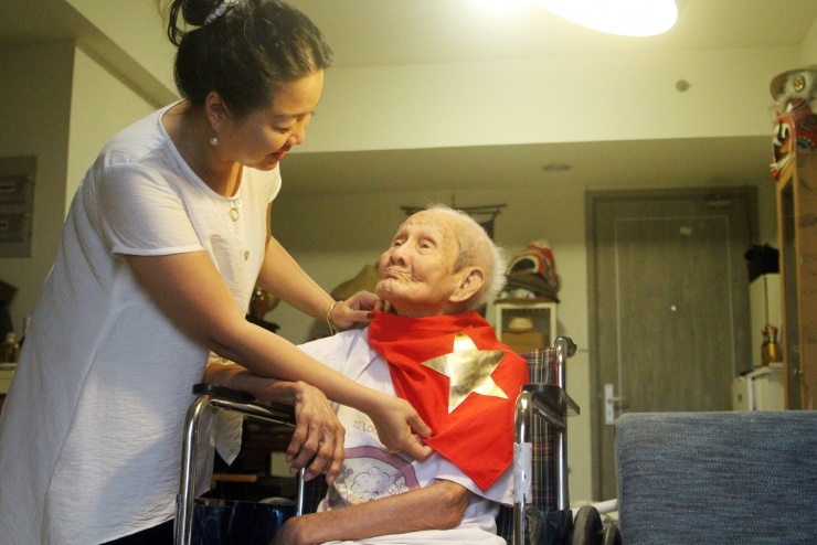 Đến nay, dù vừa tròn 100 tuổi nhưng trong ký ức ông Nguyễn Văn Mỹ, giây phút thiêng liêng nhất đời mình chính là buổi sáng ngày 2/9/1945 tại Quảng trường Ba Đình. Ảnh: Bảo Loan