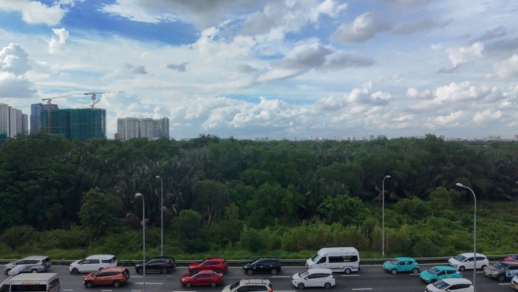 Càng về chiều, lưu lượng phương tiện từ cao tốc TPHCM – Long Thành – Dầu Giây (hướng Đồng Nai vào TPHCM) càng tăng mạnh.