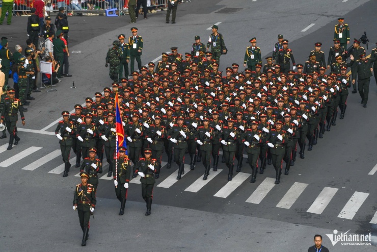 Khối diễu binh của Quân đội nhân dân Lào. Ảnh: Trần Đức Anh