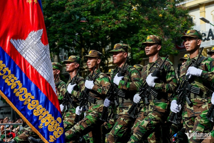 Khối diễu binh Quân đội Campuchia. Ảnh: Trọng Tùng