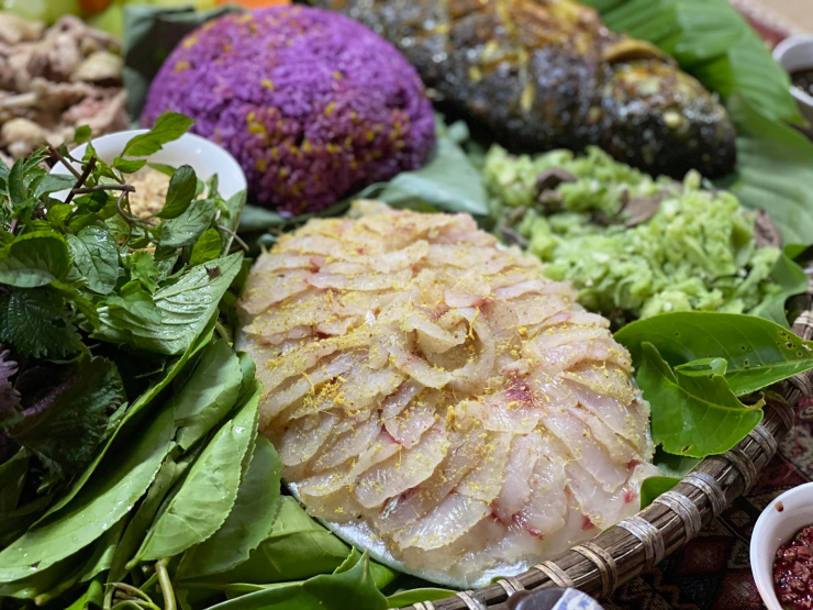 Gỏi cá bỗng ăn thanh mát, không có vị tanh. Ảnh: Lê Triều Dương