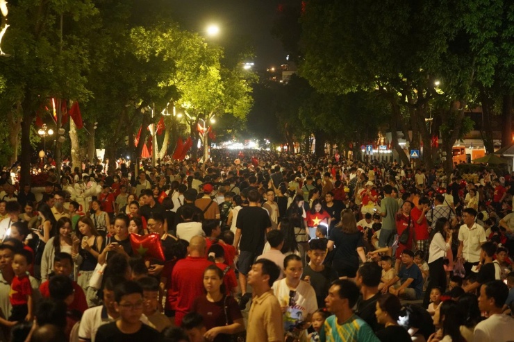 Pháo hoa thắp sáng trời đêm Hà Nội mừng Quốc khánh - 8