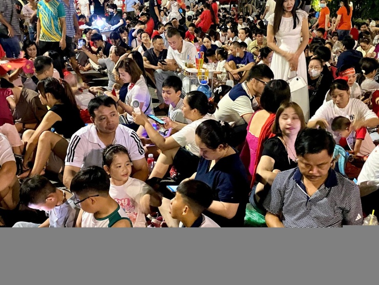 Pháo hoa thắp sáng trời đêm Hà Nội mừng Quốc khánh - 13