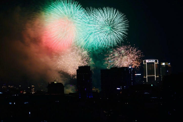 Pháo hoa thắp sáng trời đêm Hà Nội mừng Quốc khánh - 5