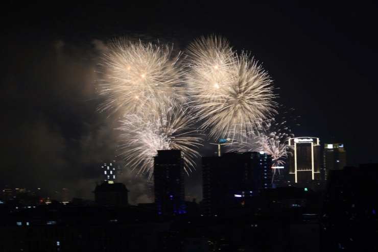 Pháo hoa thắp sáng trời đêm Hà Nội mừng Quốc khánh - 6