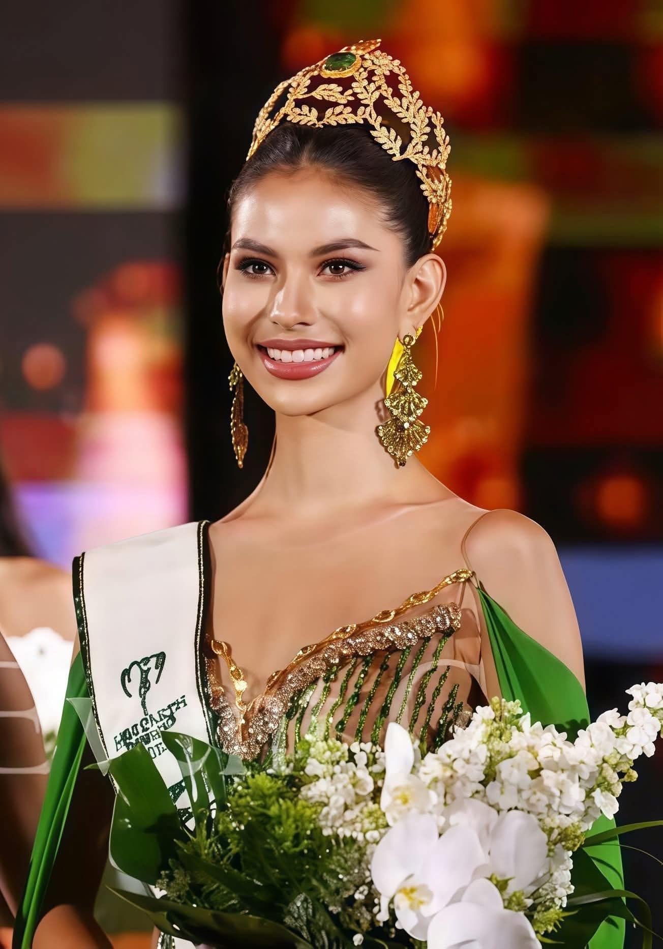 Tân Hoa hậu Trái Đất Thái Lan được khen ngợi - 1