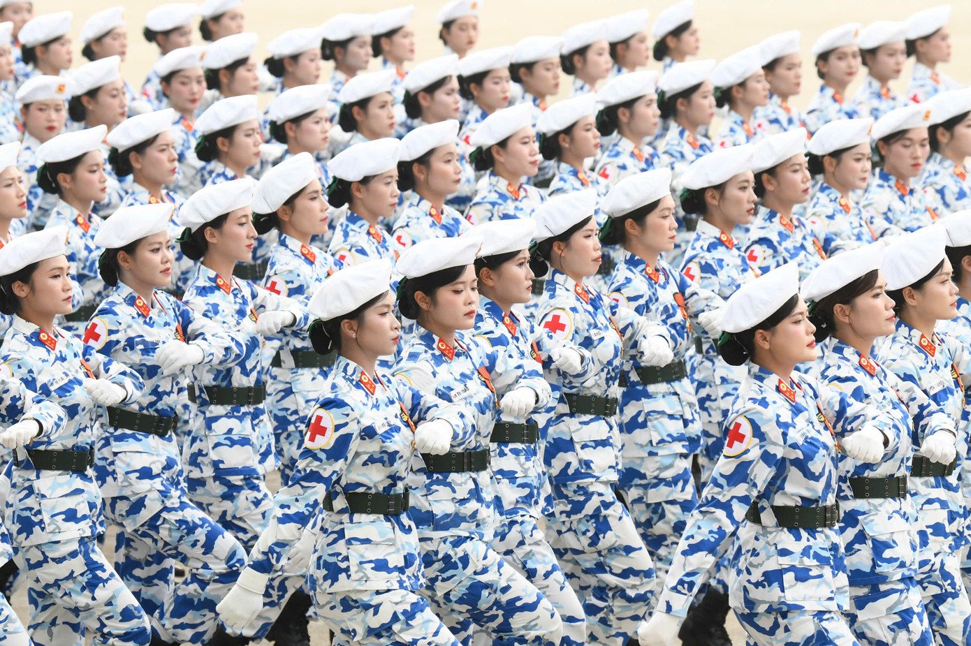 Những &#39;bông hồng thép&#39; trong lễ diễu binh trên Quảng trường Ba Đình - 2