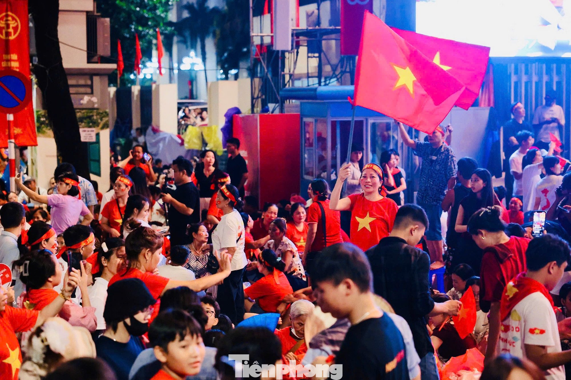 Toàn cảnh Hà Nội đêm không ngủ - 12