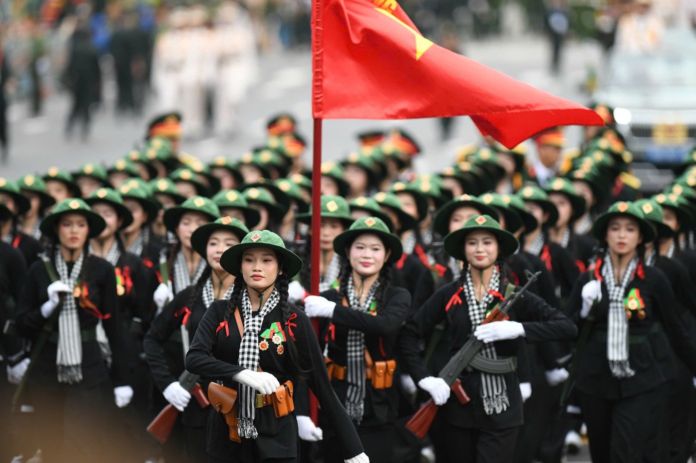 Những &#39;bông hồng thép&#39; trong lễ diễu binh trên Quảng trường Ba Đình - 16