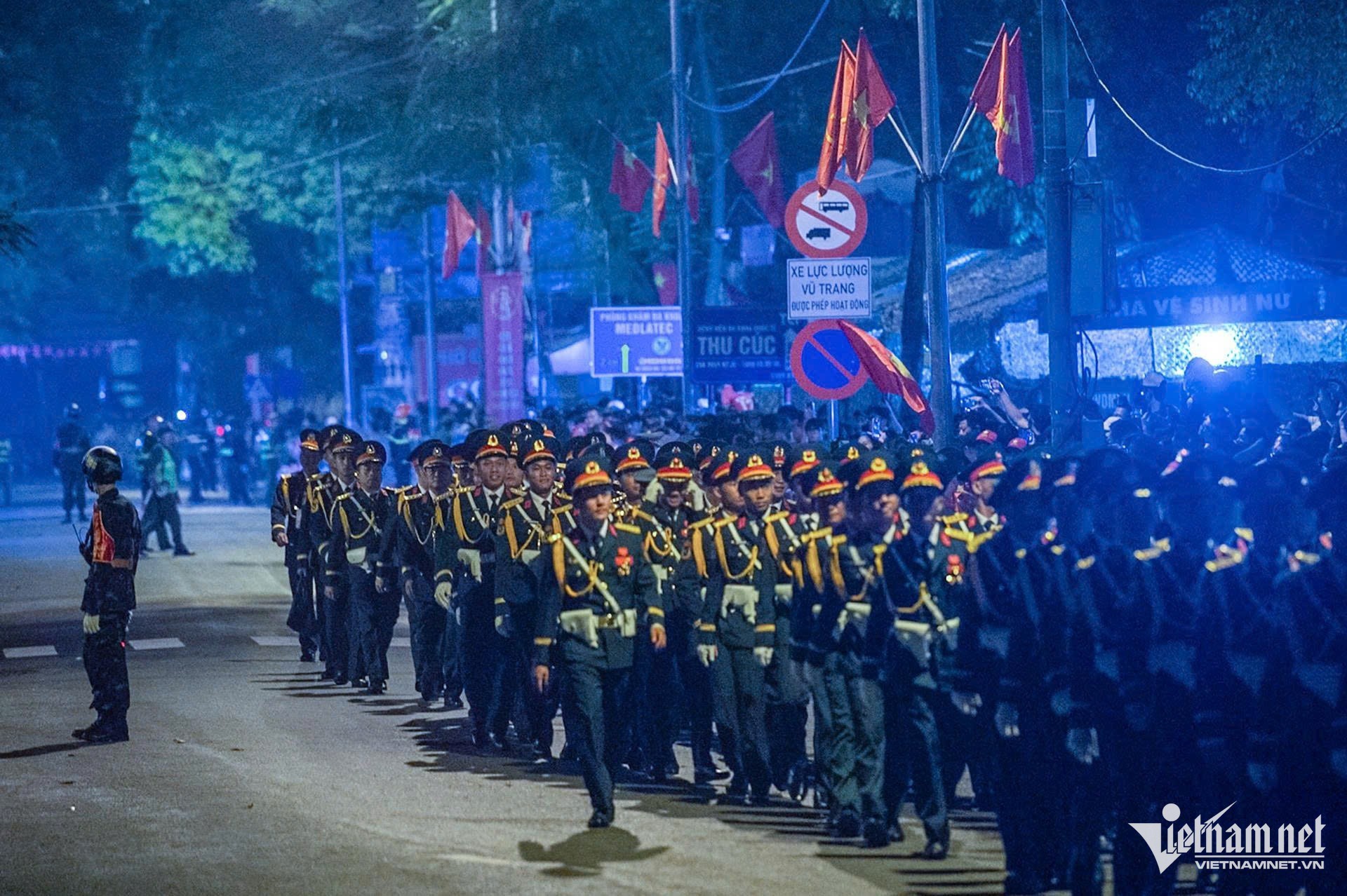 Khối diễu binh sĩ quan Lục quân. Ảnh: Thế Bằng