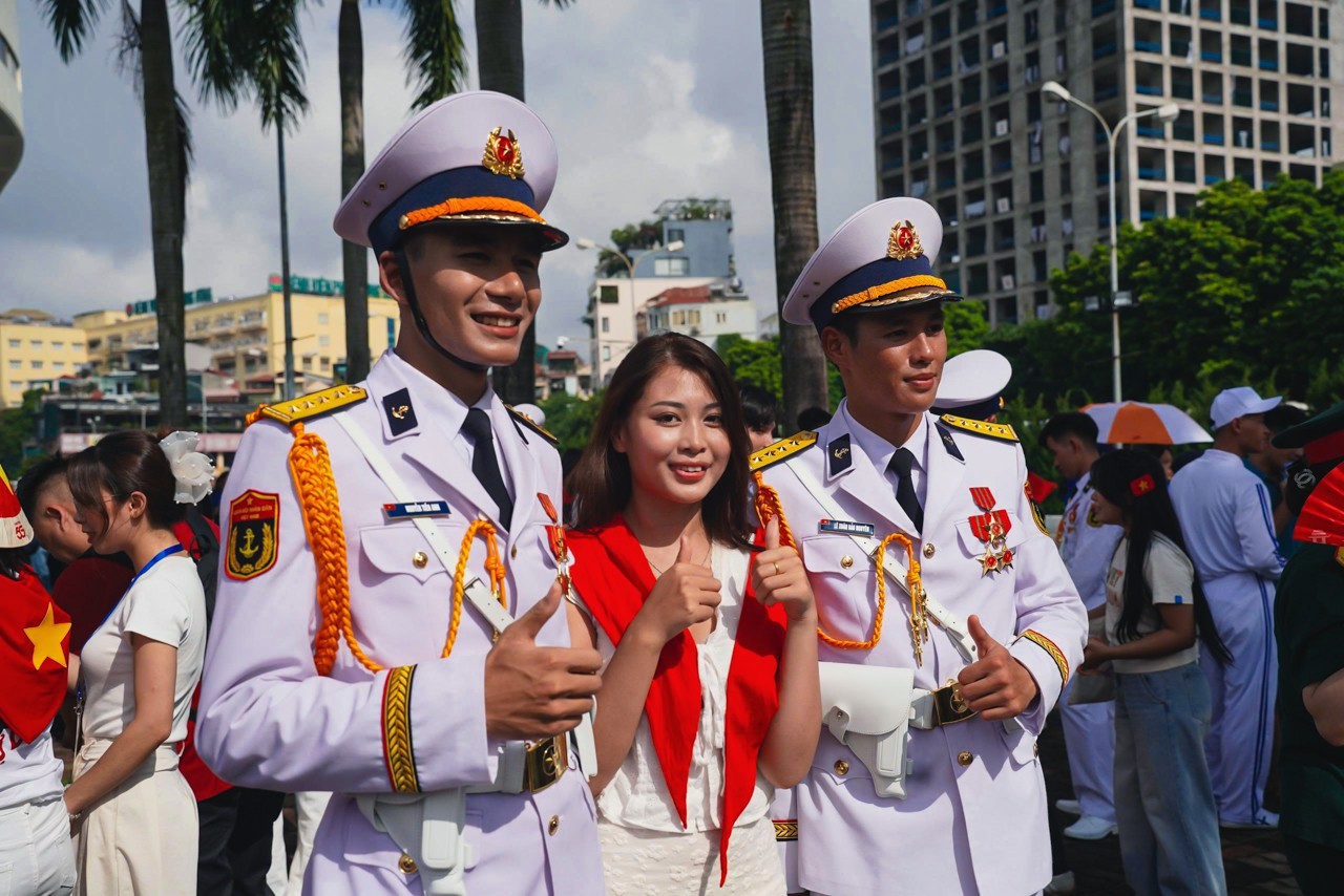 Nhịp quân hành trên phố, triệu trái tim hòa ca - 27