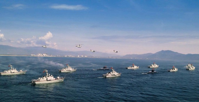 Lần đầu diễu binh trên biển - 1
