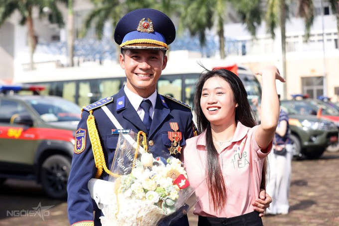 Chiến sĩ vỡ òa khi gặp lại gia đình sau nhiều tháng tập luyện diễu binh 2/9 - 9
