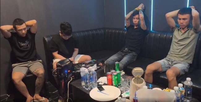 Bắt quả tang nhóm người sử dụng ma túy bên trong quán bar