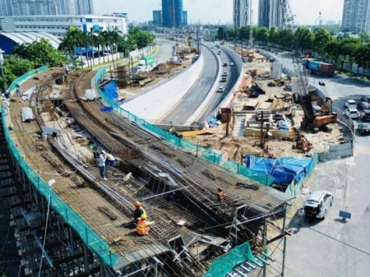 “Gác“ lại sum vầy, thi công xuyên lễ tại nút giao phức tạp bậc nhất TPHCM