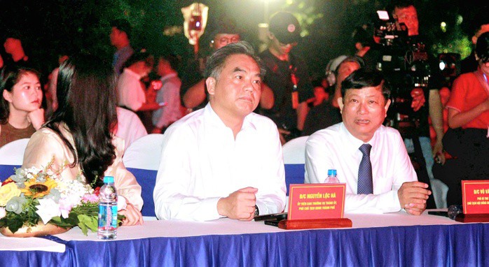 Tại diểm cầu  phường Bình Dường.