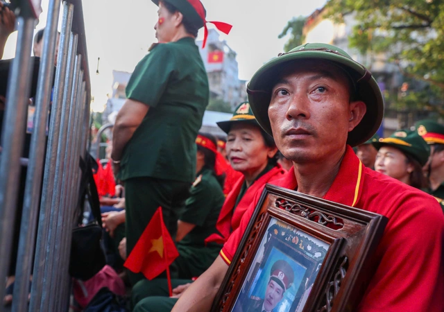 Ông Nguyễn Văn Mai, quê ở Nghệ An, mang theo di nguyện của người cha quá cố - từng là chiến sĩ đặc công