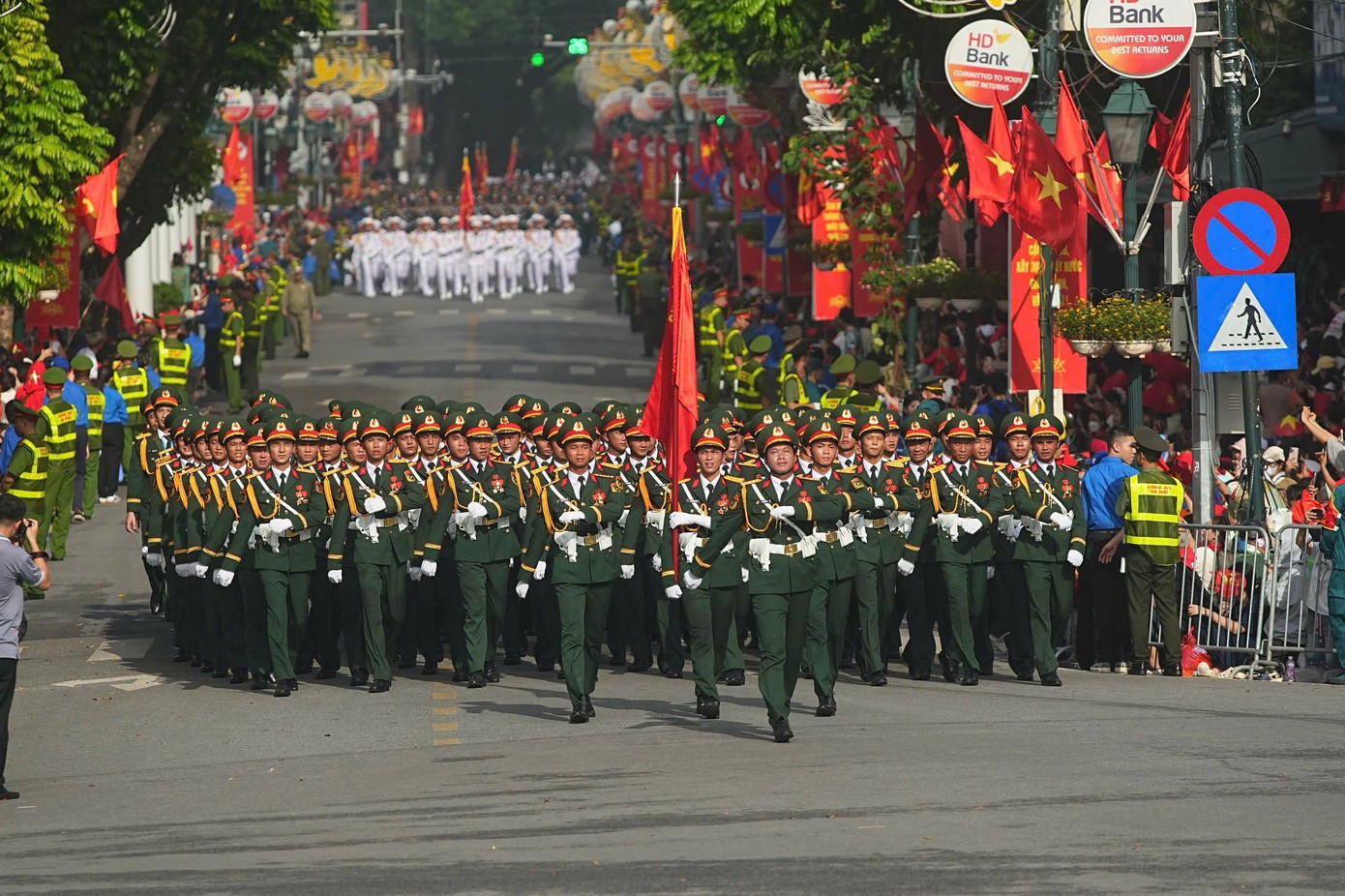 Nhịp quân hành trên phố, triệu trái tim hòa ca - 3