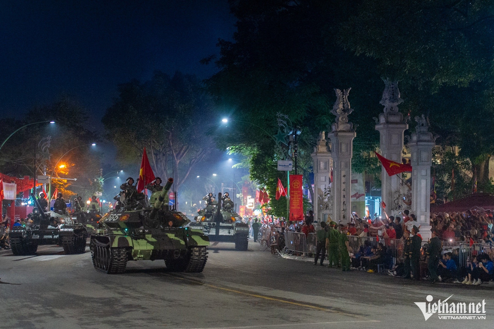Dàn xe tăng, khí tài cùng vạn chiến sĩ hội tụ về Quảng trường Ba Đình - 20