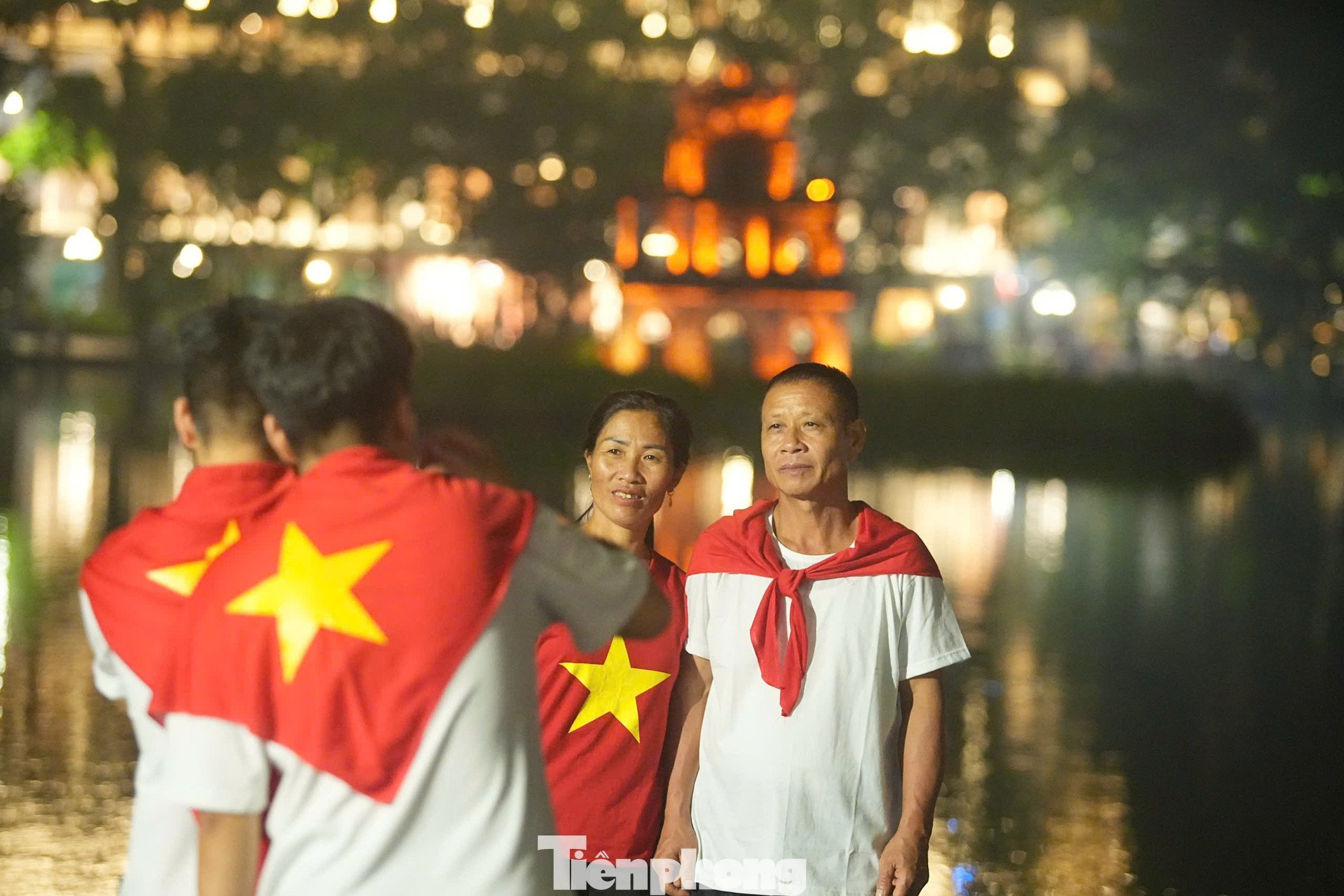 Toàn cảnh Hà Nội đêm không ngủ - 23