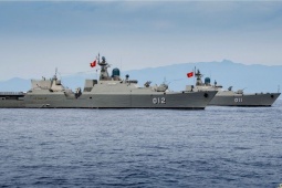 Những loại tàu và máy bay hiện đại xuất hiện trong lễ diễu binh trên biển