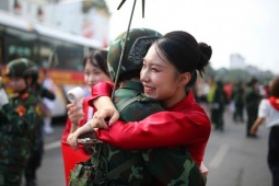 Tin tức trong ngày - Quân dân bịn rịn chia tay sau diễu binh