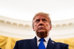 Kinh doanh - Đồng tiền số của ông Trump lao dốc ngay ngày giao dịch đầu tiên