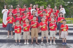 “Việt Nam – Tự hào tiếp bước tương lai” phiên bản tiếng Nhật của nữ tiến sĩ ĐH Hà Nội