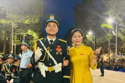 Bạn trẻ - Cuộc sống - Hai mẹ con quân nhân cùng tham gia diễu binh, diễu hành A80
