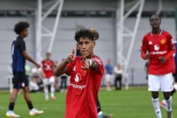Bóng đá - Thần đồng 14 tuổi của MU gây sốt khi lập hat-trick trong 22 phút
