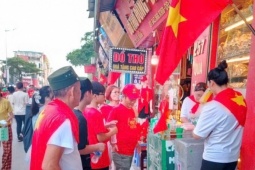 Thị trường - Tiêu dùng - Hàng phở, trà chanh bội thu dịp lễ 2/9, chủ quán không có thời gian đếm khách