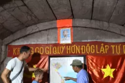 Rất đông du khách tìm đến địa đạo trong lòng đất ở Đà Nẵng