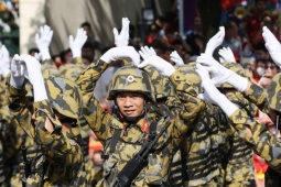 Bạn trẻ - Cuộc sống - Chiến sĩ 'bắn tim' gửi người dân