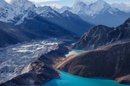 Phát hiện cấu trúc kỳ lạ đang đội dãy Himalaya lên cao