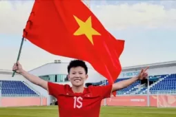 Nữ tuyển thủ Nguyễn Bích Thùy và tình yêu mãnh liệt với lá cờ Tổ quốc