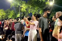 Pháo hoa thắp sáng trời đêm Hà Nội mừng Quốc khánh