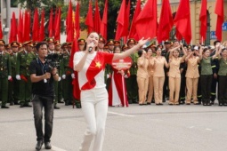 Hồ Ngọc Hà xin lỗi về sự vắng mặt dịp đại lễ