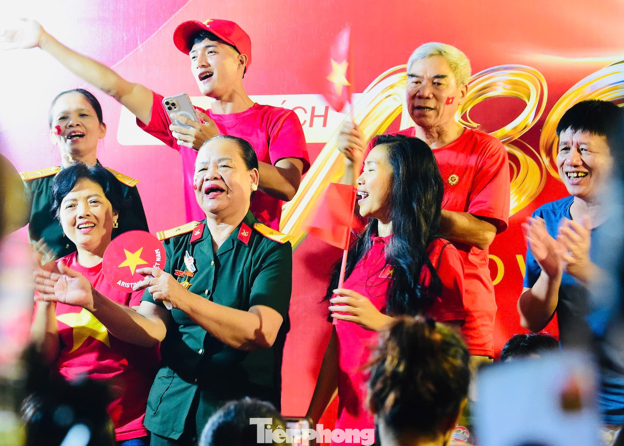 Toàn cảnh Hà Nội đêm không ngủ - 29
