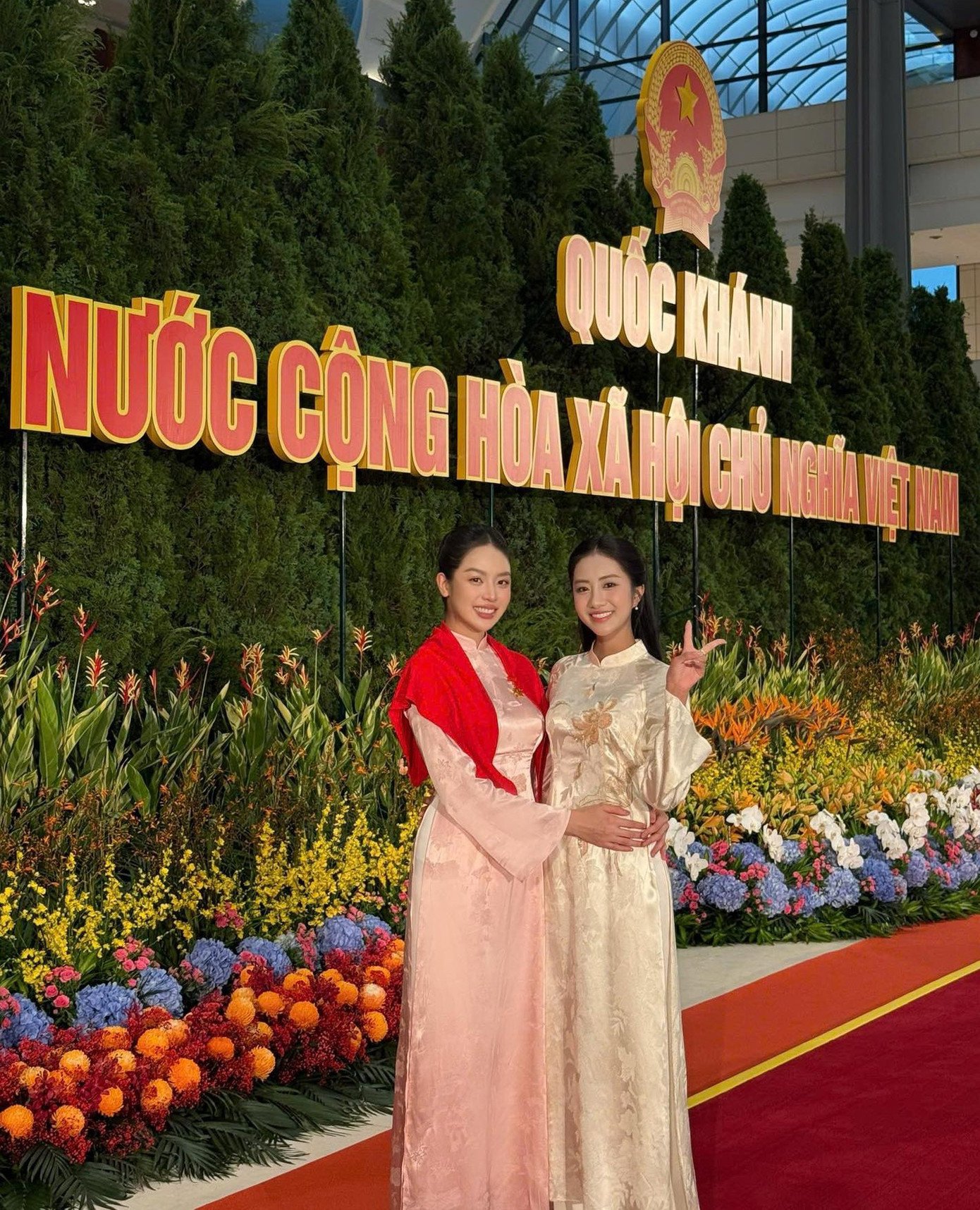 Hoa hậu Hà Trúc Linh, Thanh Thủy gặp dàn nghệ sĩ ở Hà Nội - 6