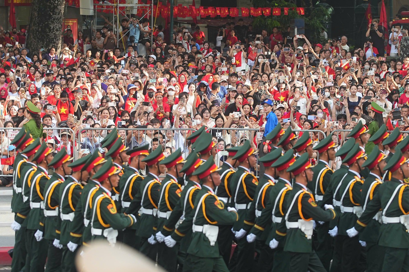 Nhịp quân hành trên phố, triệu trái tim hòa ca - 4
