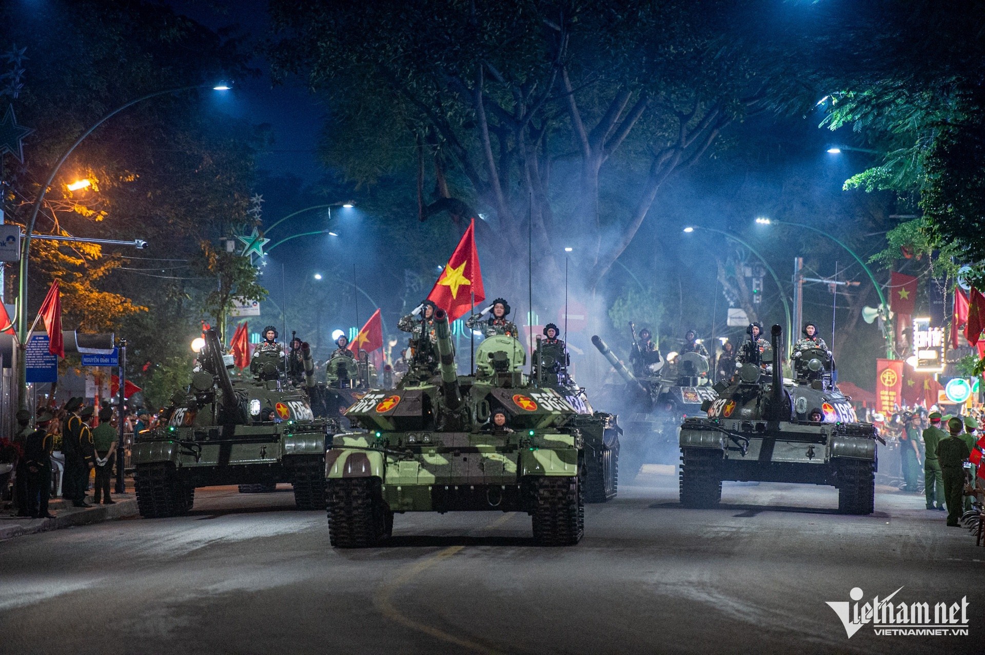 Dàn xe tăng, khí tài cùng vạn chiến sĩ hội tụ về Quảng trường Ba Đình - 21