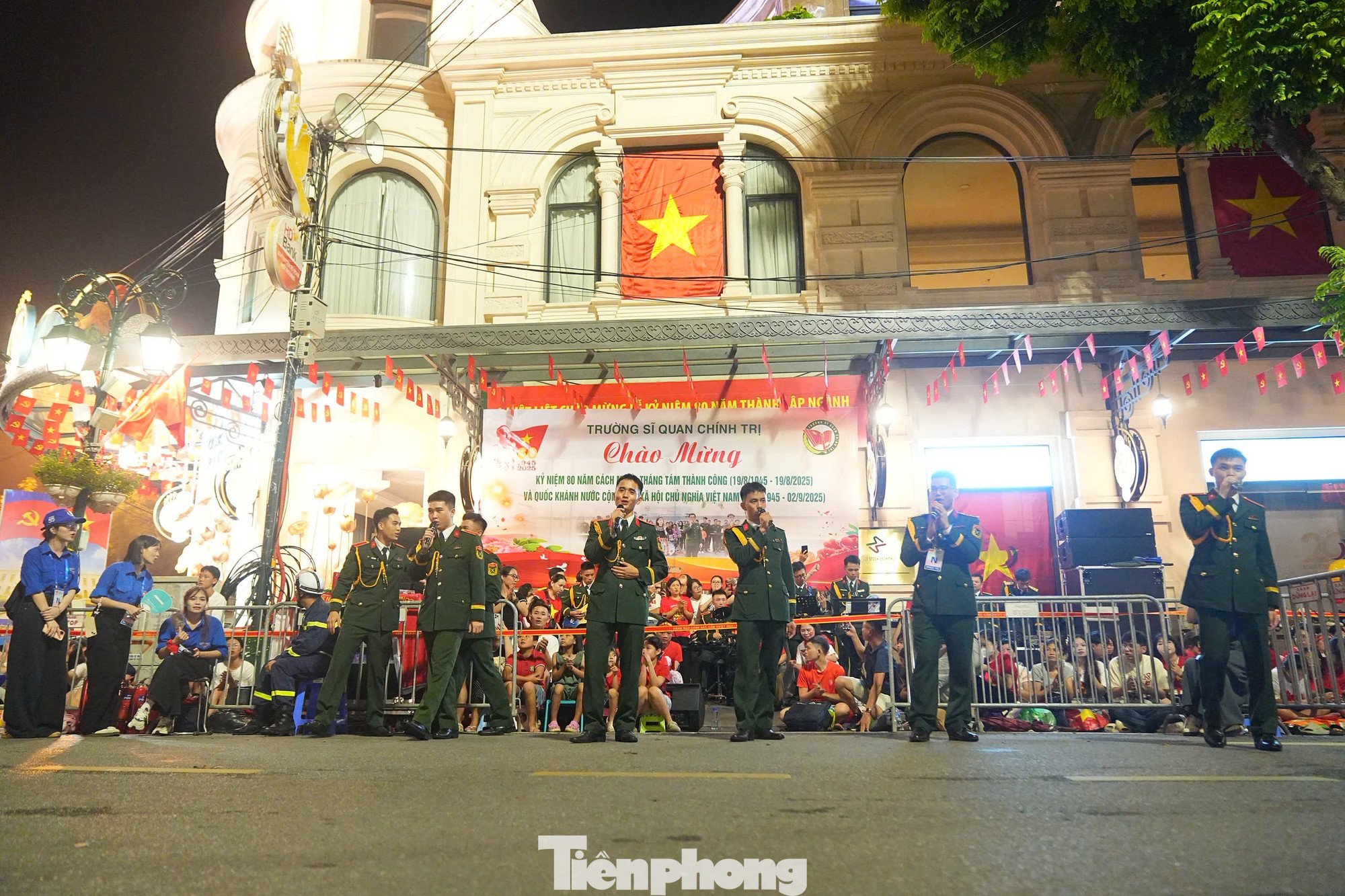 Toàn cảnh Hà Nội đêm không ngủ - 40