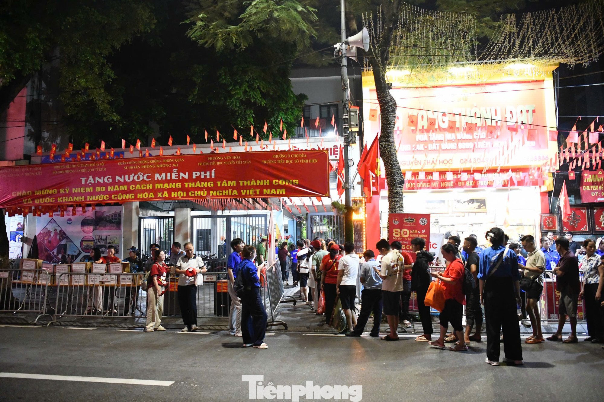 Toàn cảnh Hà Nội đêm không ngủ - 43
