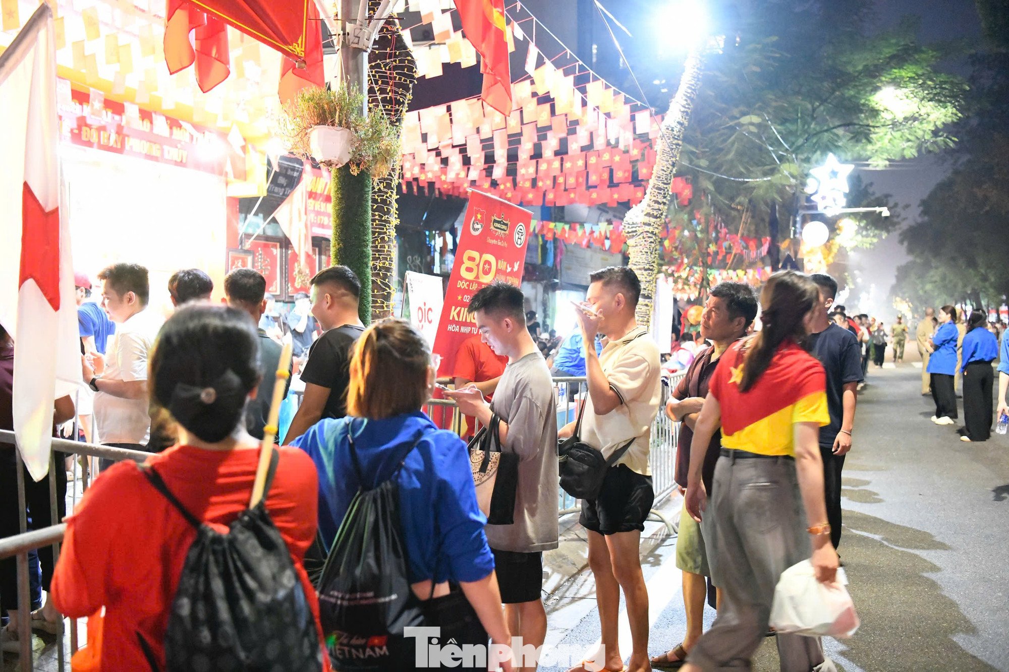 Toàn cảnh Hà Nội đêm không ngủ - 46