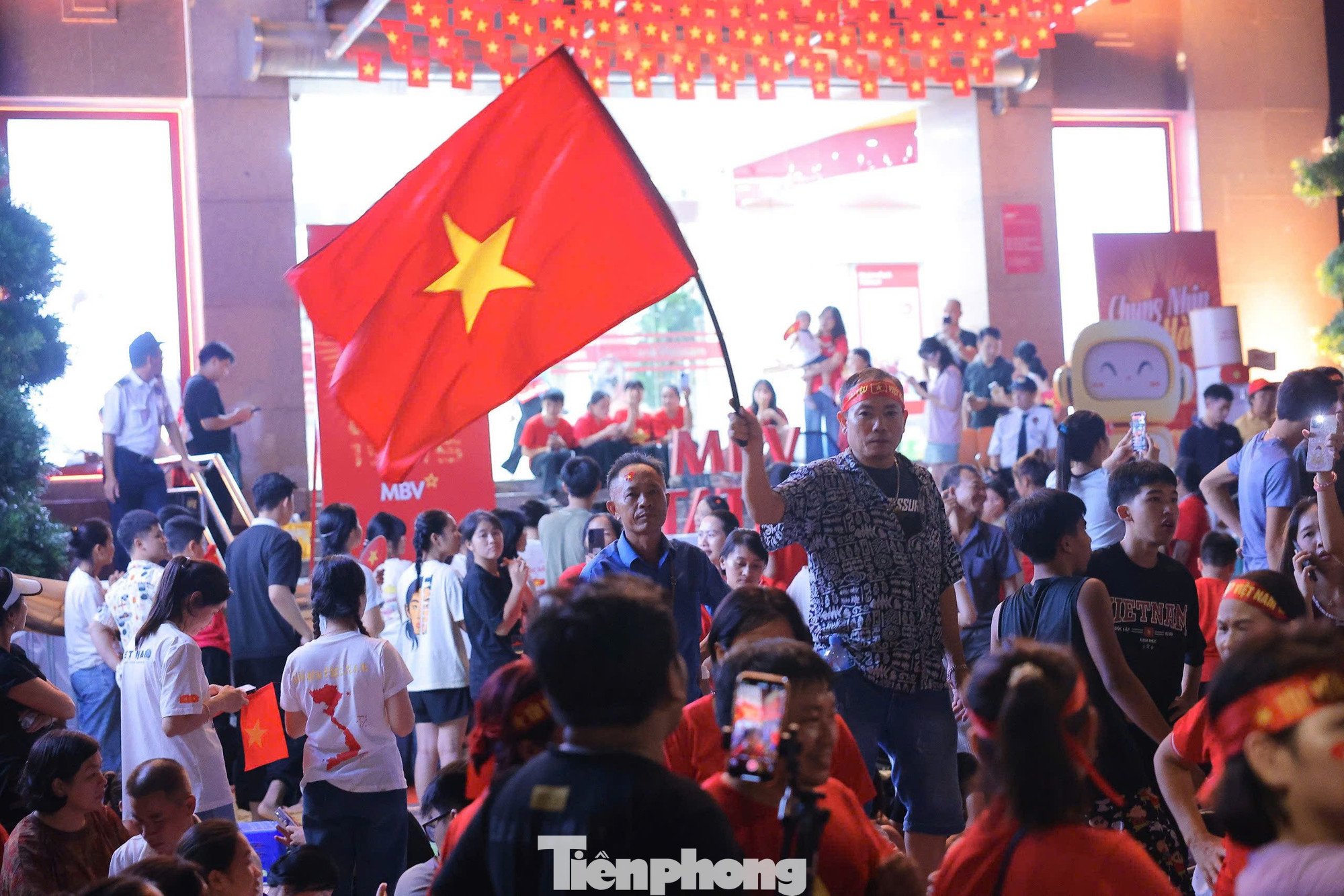 Toàn cảnh Hà Nội đêm không ngủ - 11