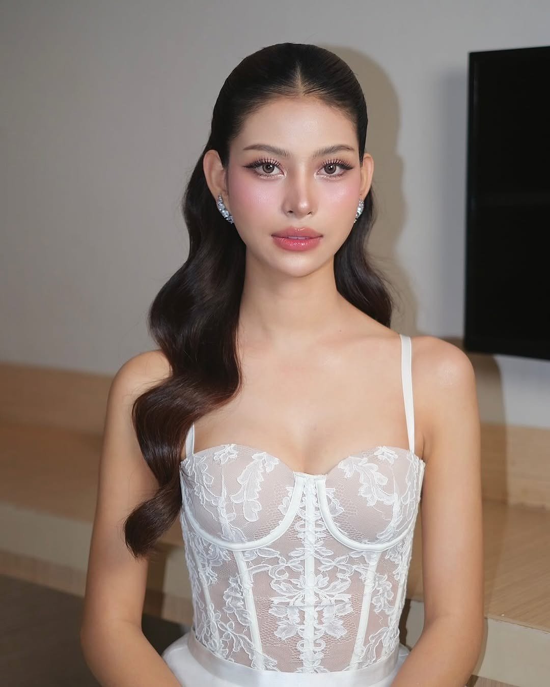 Tân Hoa hậu Trái Đất Thái Lan được khen ngợi - 11