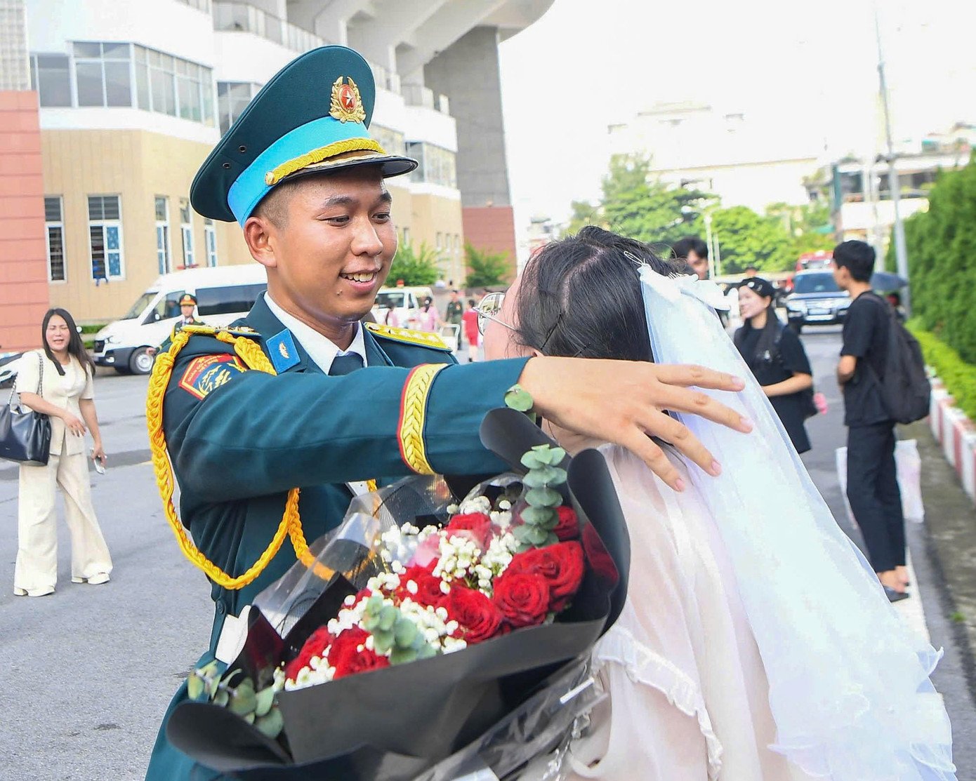 Những màn cầu hôn đặc biệt của chiến sĩ tại Lễ diễu binh 2/9 - 4
